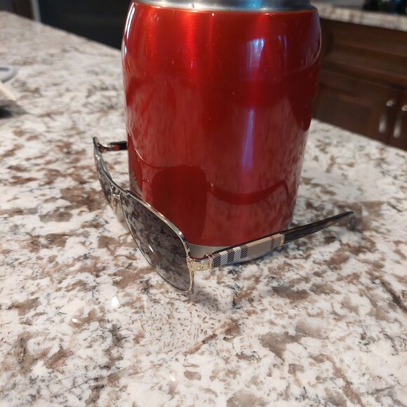 Burberry sunglasses - Picture 5 of 8